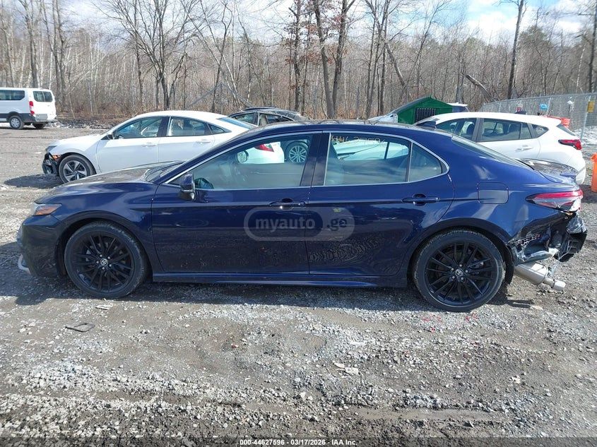 Toyota LE 4dr Front-Wheel Drive Sedan — миниатюра 13