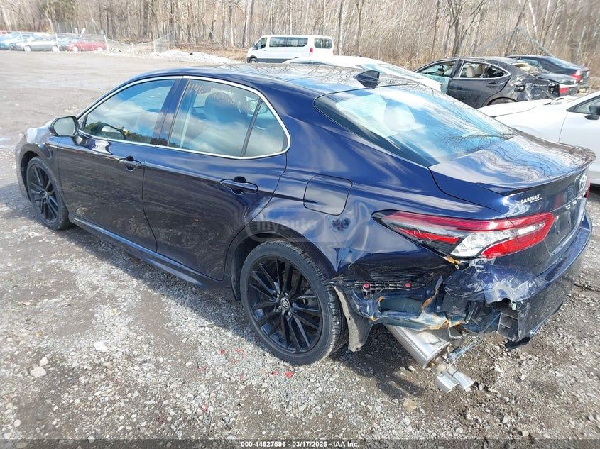 Toyota LE 4dr Front-Wheel Drive Sedan — миниатюра 3