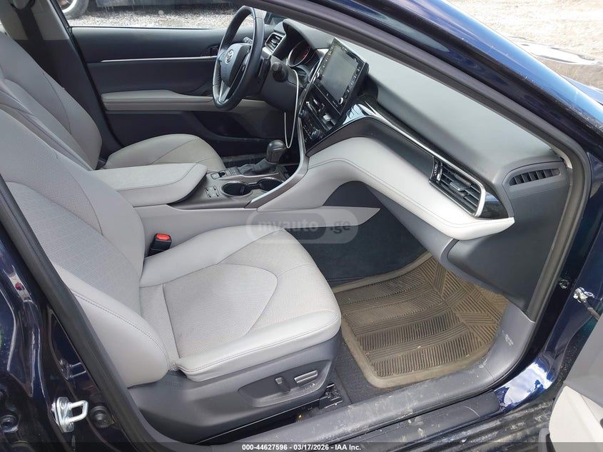 Toyota LE 4dr Front-Wheel Drive Sedan — миниатюра 5