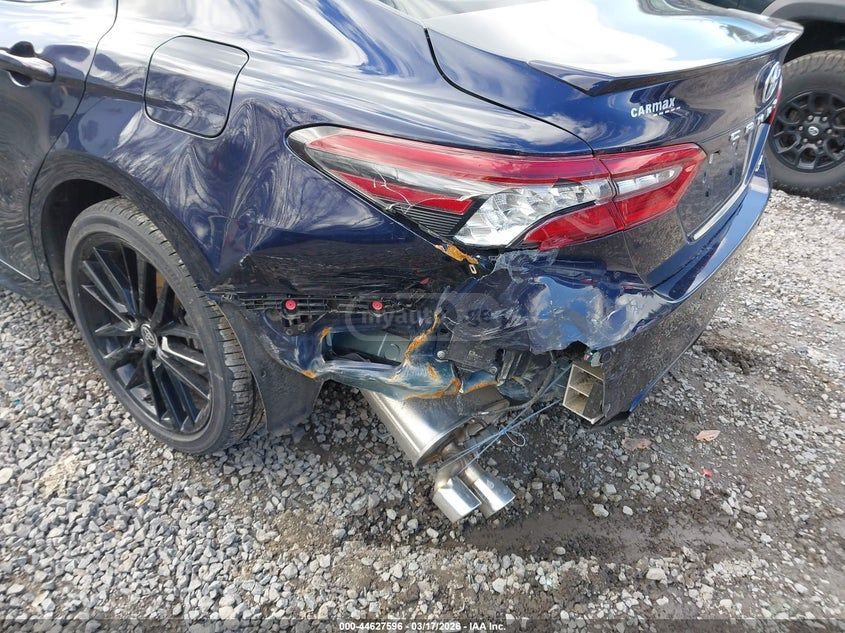 Toyota LE 4dr Front-Wheel Drive Sedan — миниатюра 6