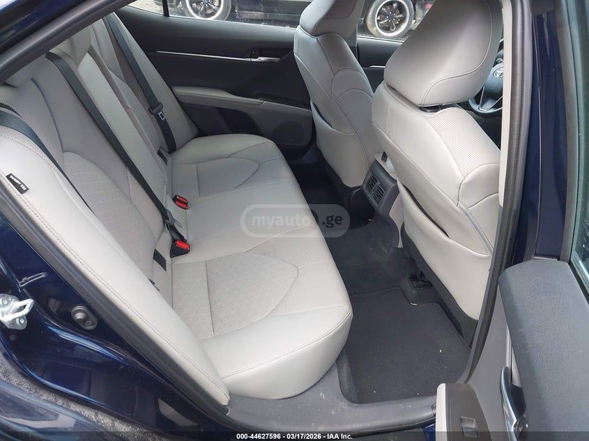 Toyota LE 4dr Front-Wheel Drive Sedan — миниатюра 8