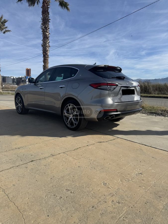 Maserati Levante - фото 11