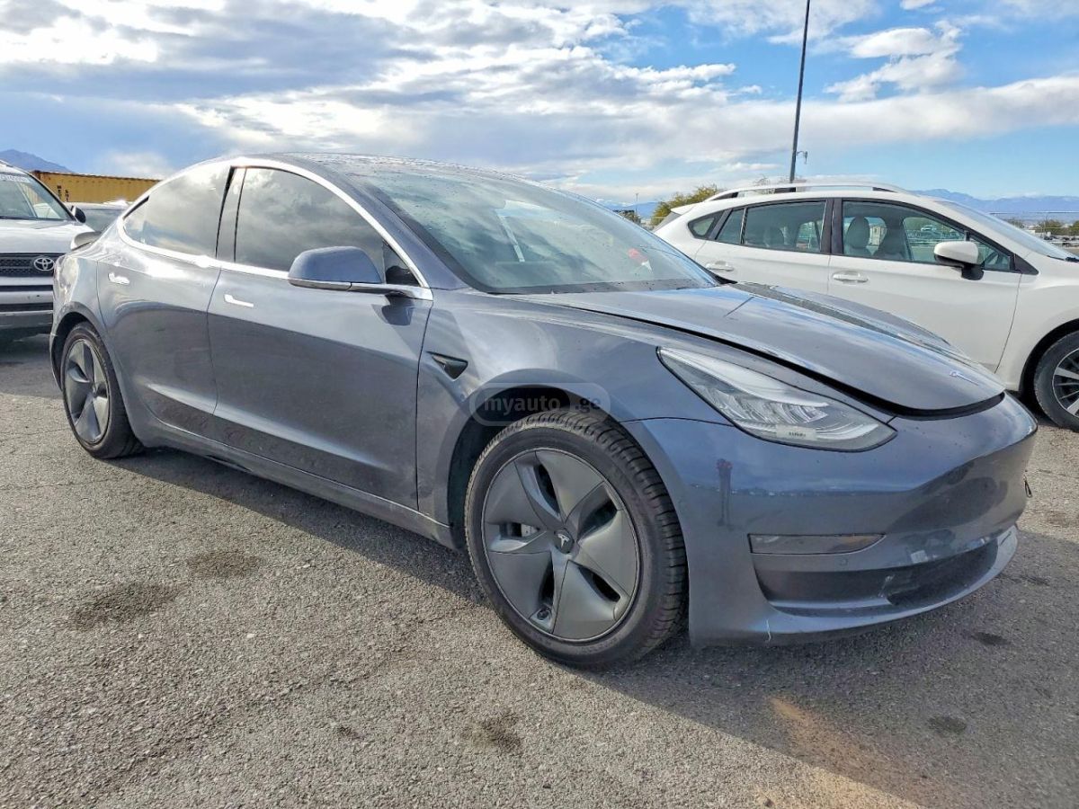 Tesla Model 3 - фото 3