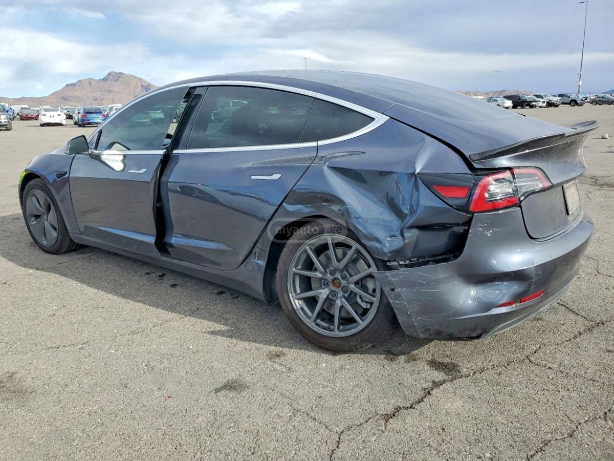 Tesla Model 3 - фото 5