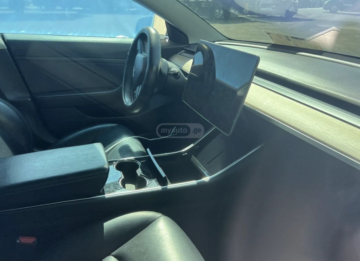 Tesla Model 3 - фото 8