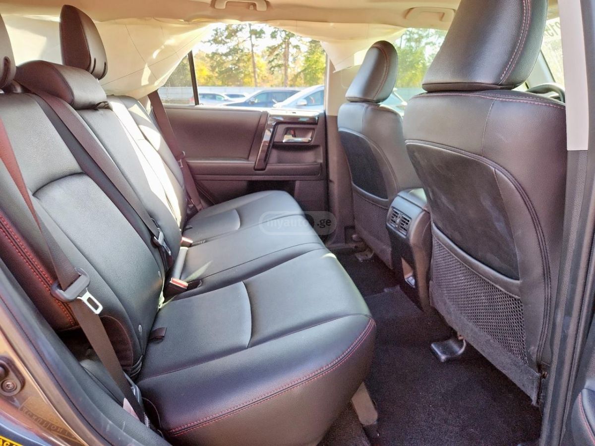 Toyota 4 Runner - фото 10