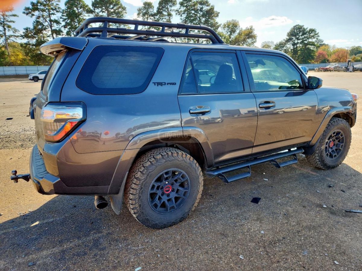 Toyota 4 Runner - фото 3