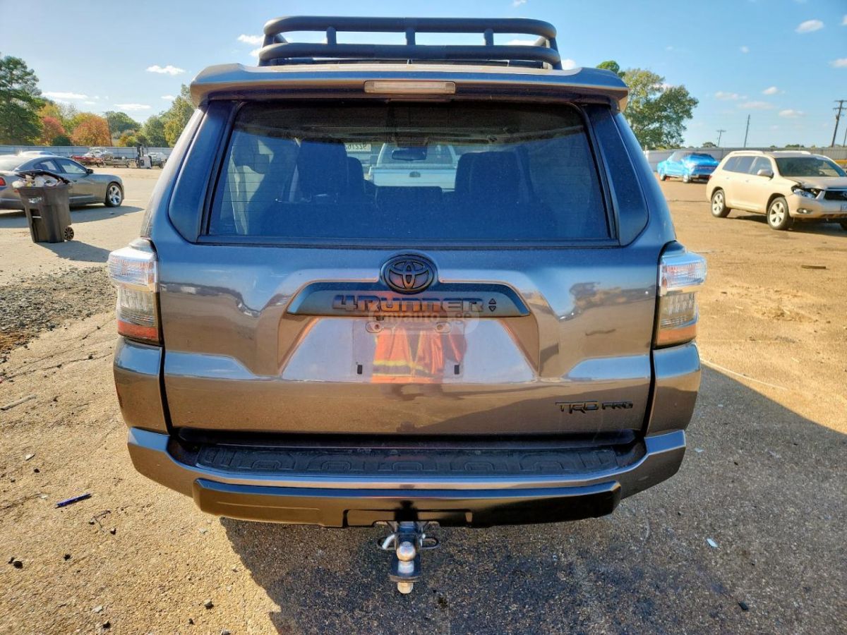 Toyota 4 Runner - фото 6