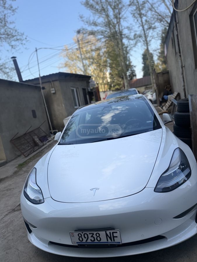 Tesla Model 3 - фото 2