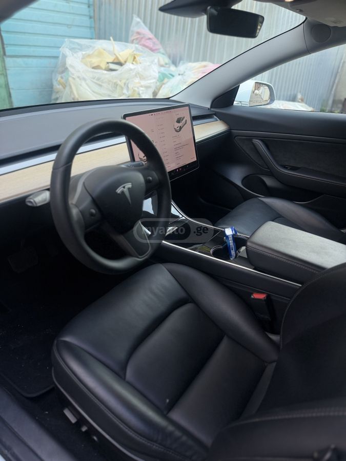 Tesla Model 3 - фото 8