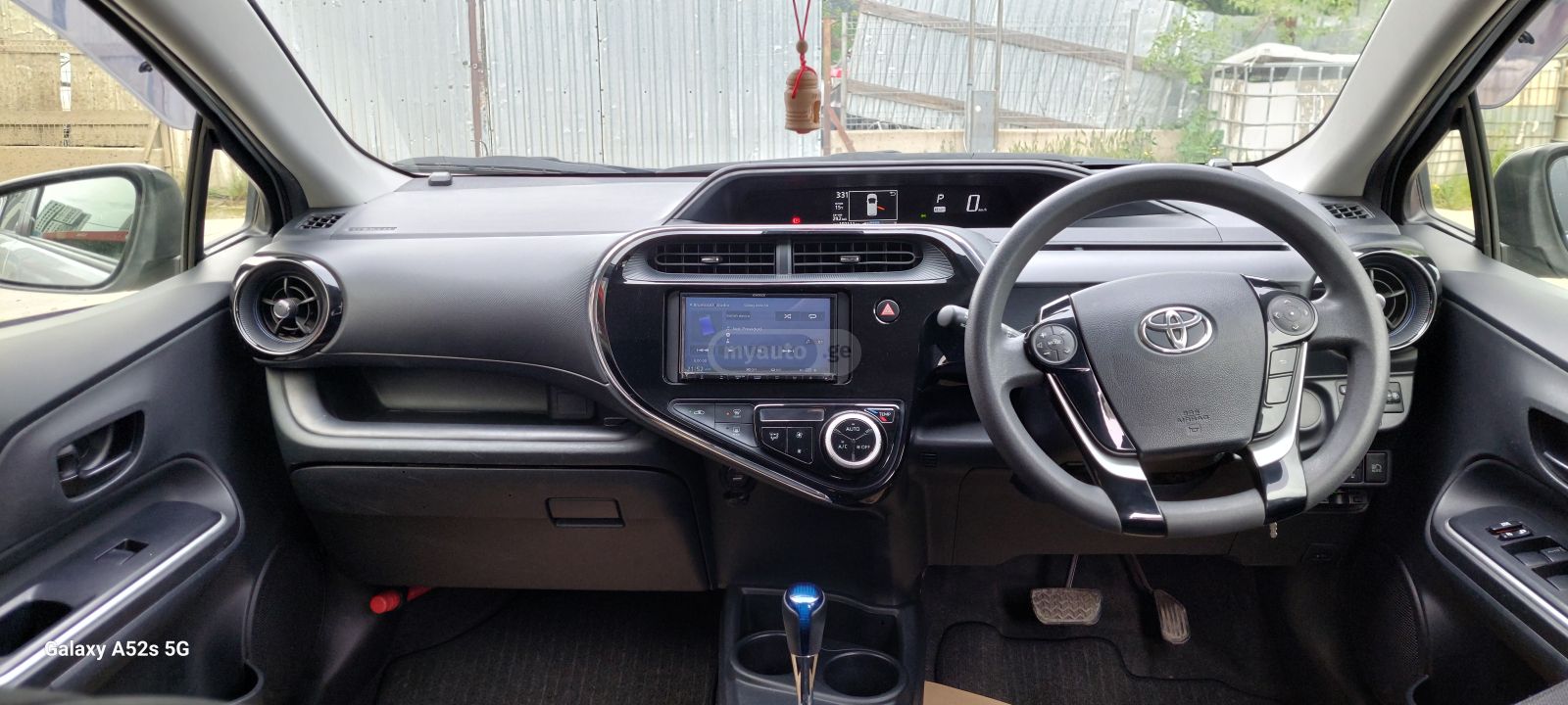 Toyota Aqua - фото 6