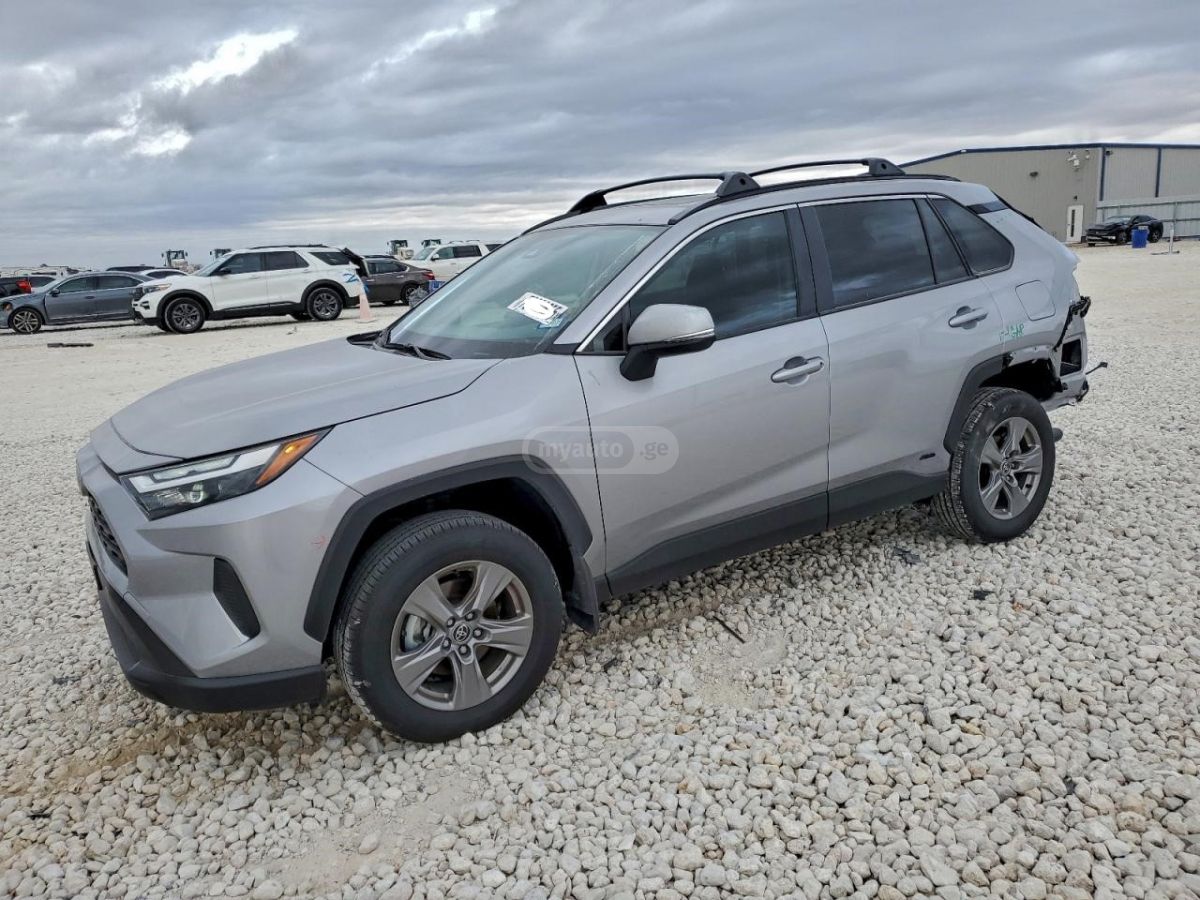 Toyota RAV 4 - фото 1