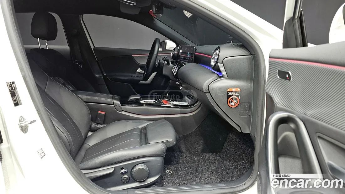 Mercedes-Benz A 45 AMG 2021 — миниатюра 10