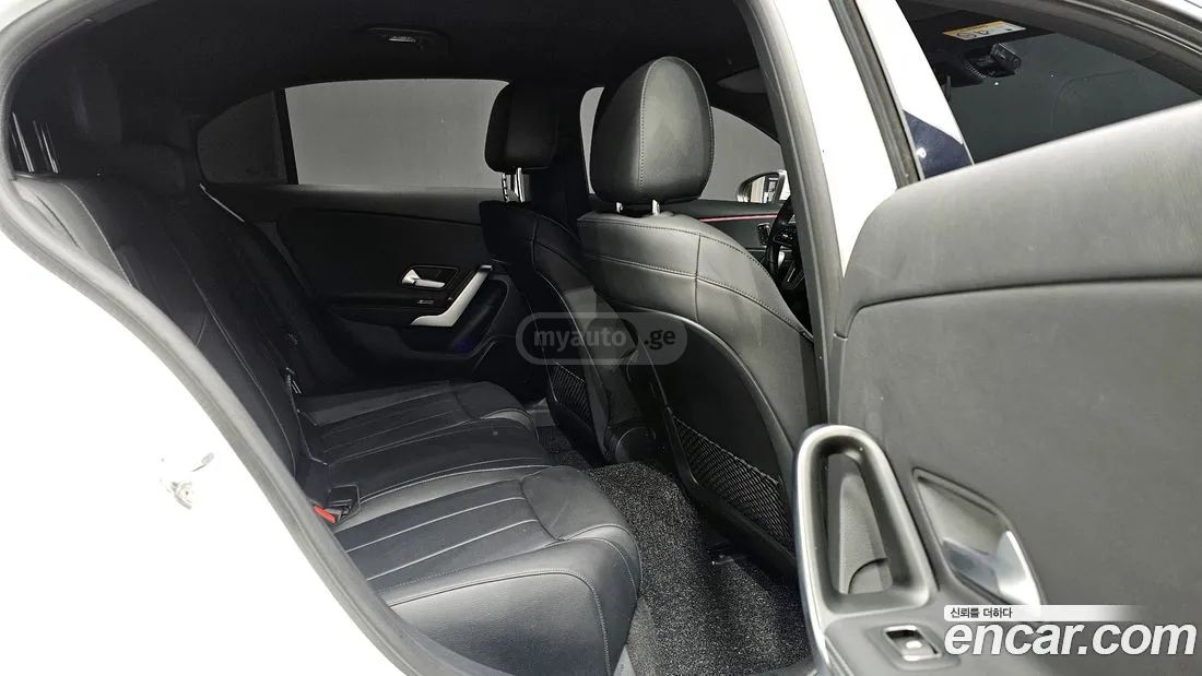 Mercedes-Benz A 45 AMG 2021 — миниатюра 11