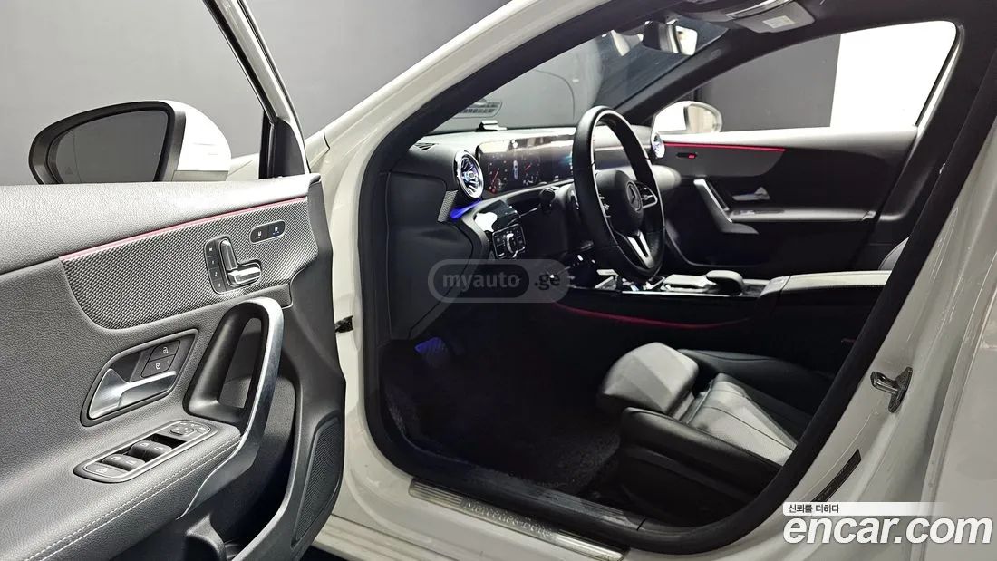 Mercedes-Benz A 45 AMG 2021 — миниатюра 12