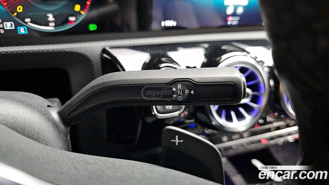 Mercedes-Benz A 45 AMG 2021 — миниатюра 9