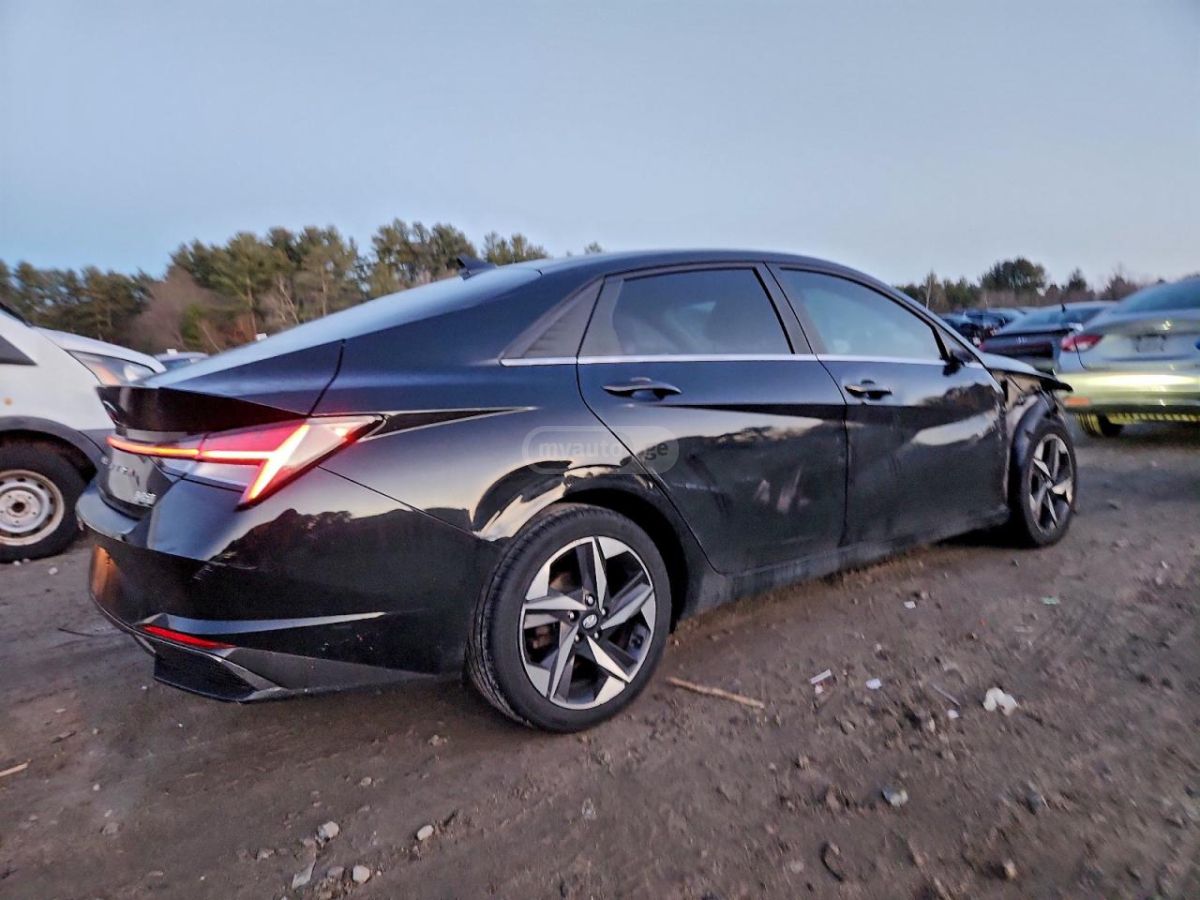 Hyundai Elantra - фото 3