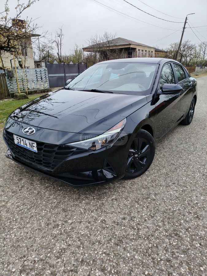 Hyundai Elantra - фото 1