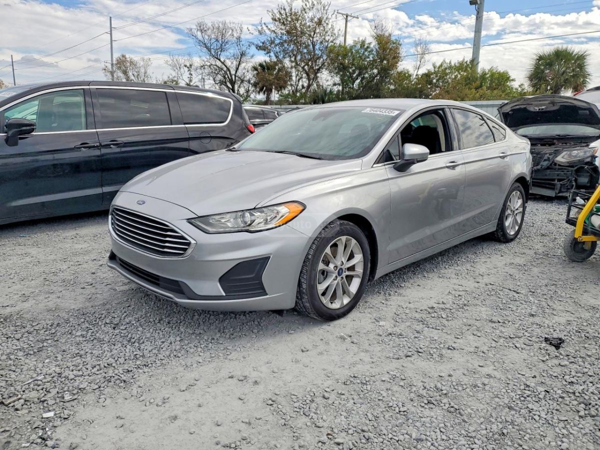 Ford Fusion - фото 1