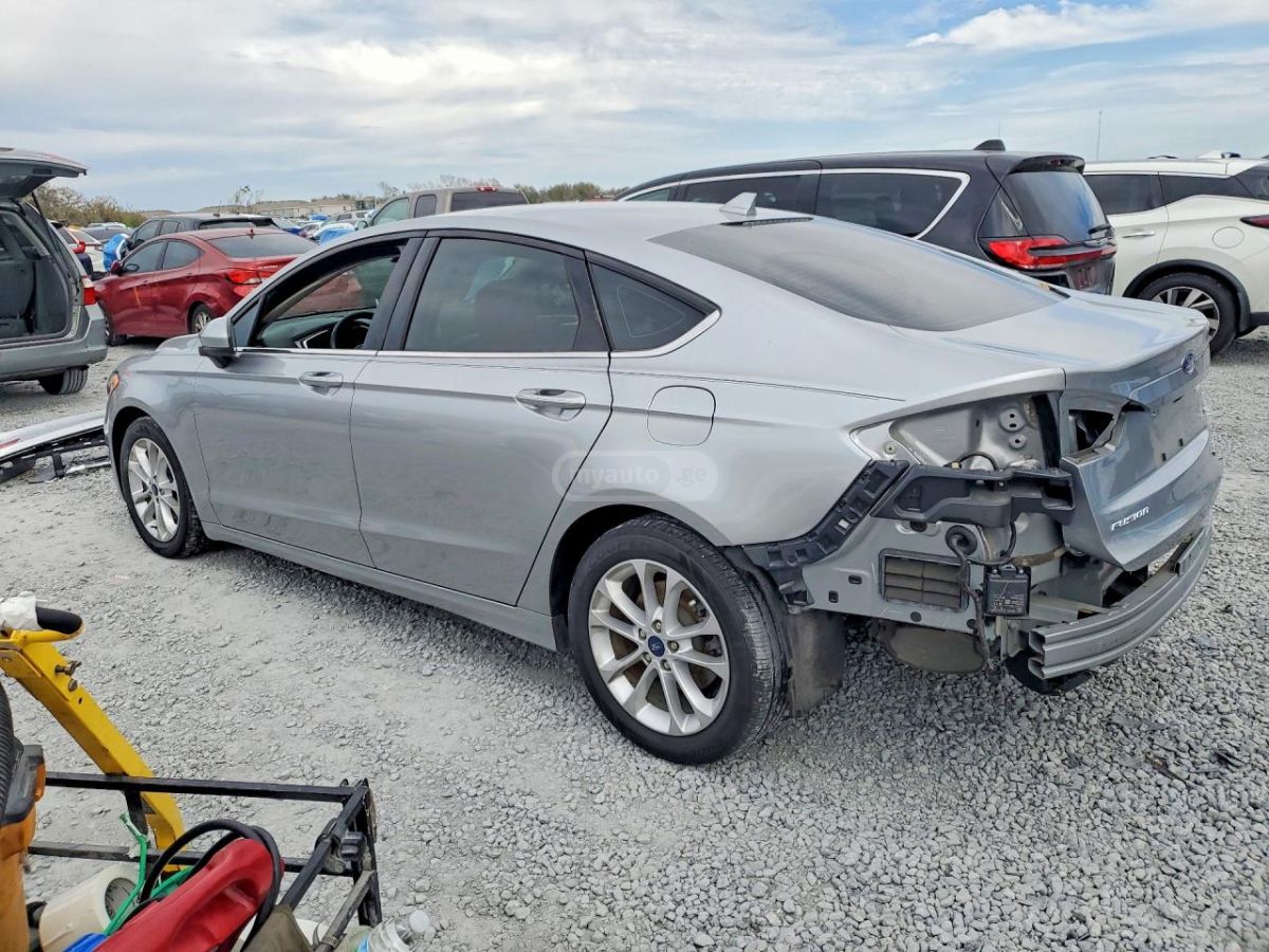 Ford Fusion - фото 2