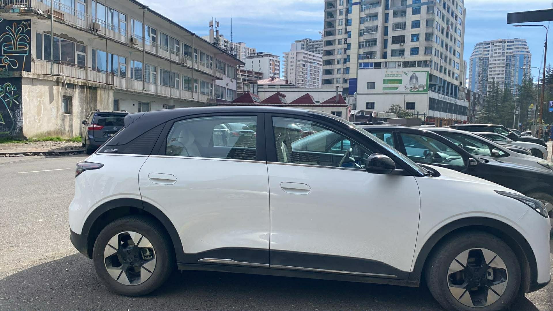 Geely Geometry C - фото 1