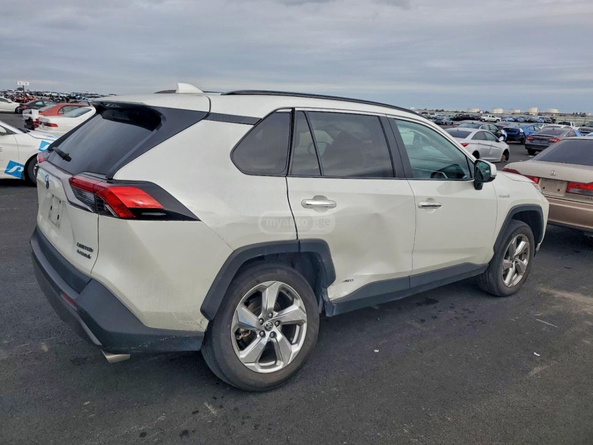 Toyota RAV 4 - фото 3