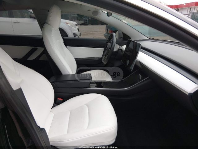 Tesla Model 3 - фото 10