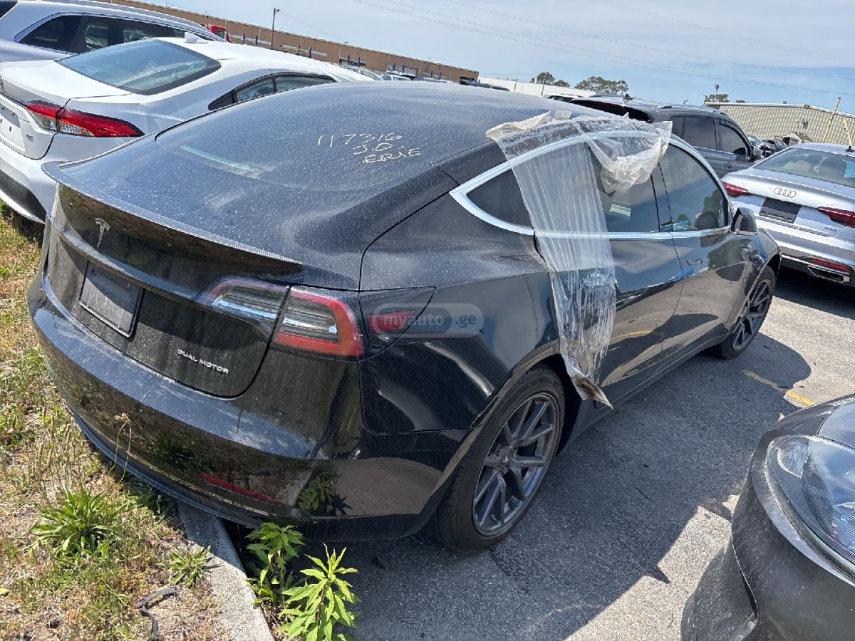Tesla Model 3 - фото 6