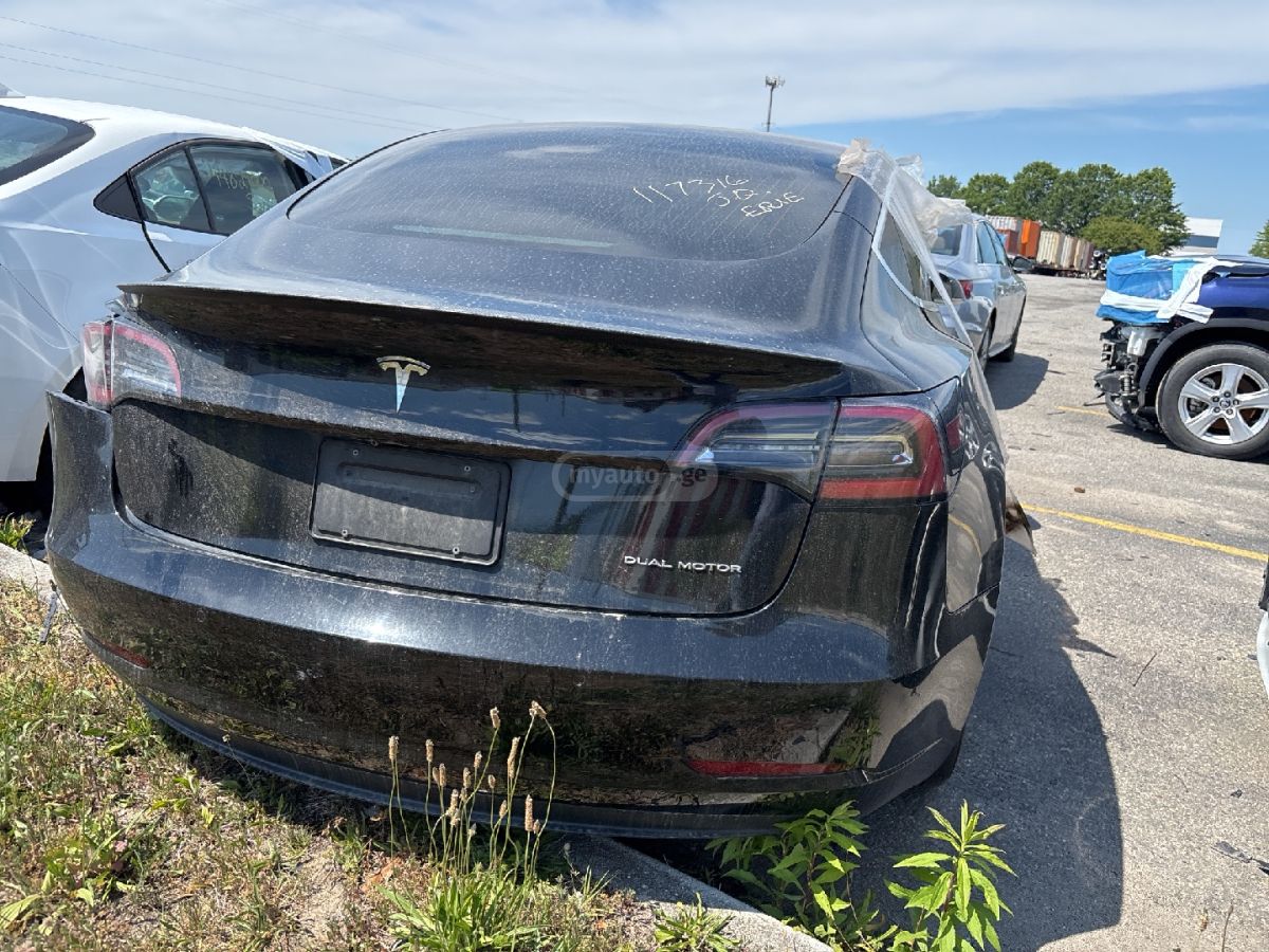 Tesla Model 3 - фото 8