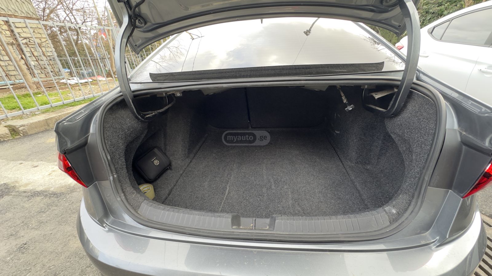 Volkswagen Jetta - фото 8