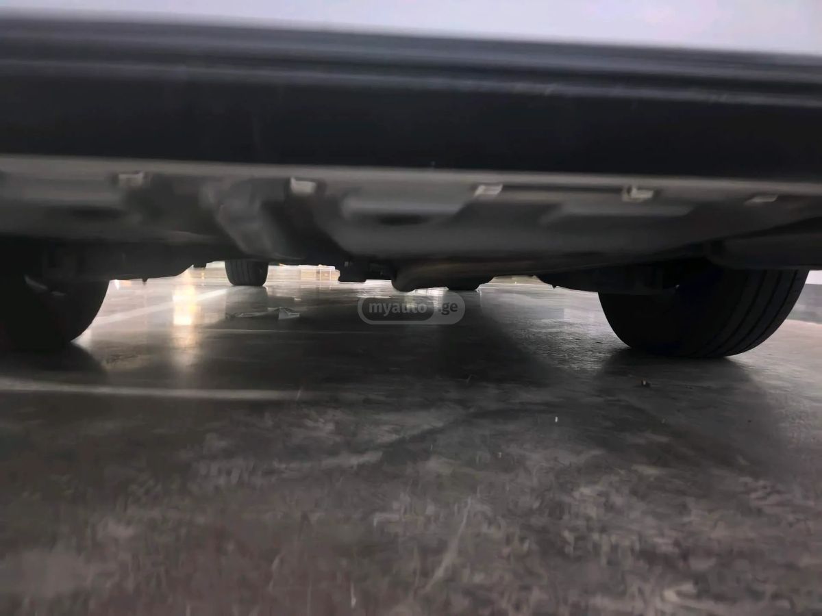 Toyota Alphard - фото 12