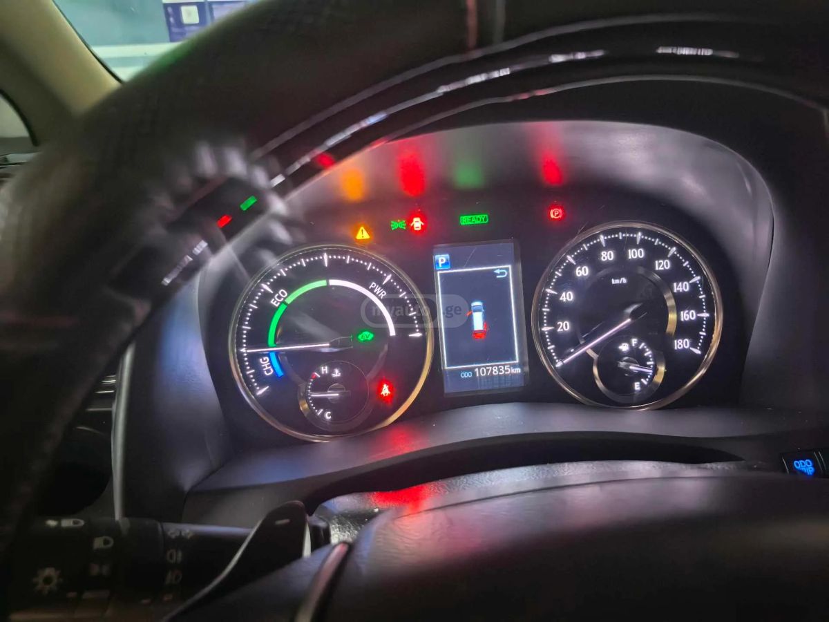 Toyota Alphard - фото 7