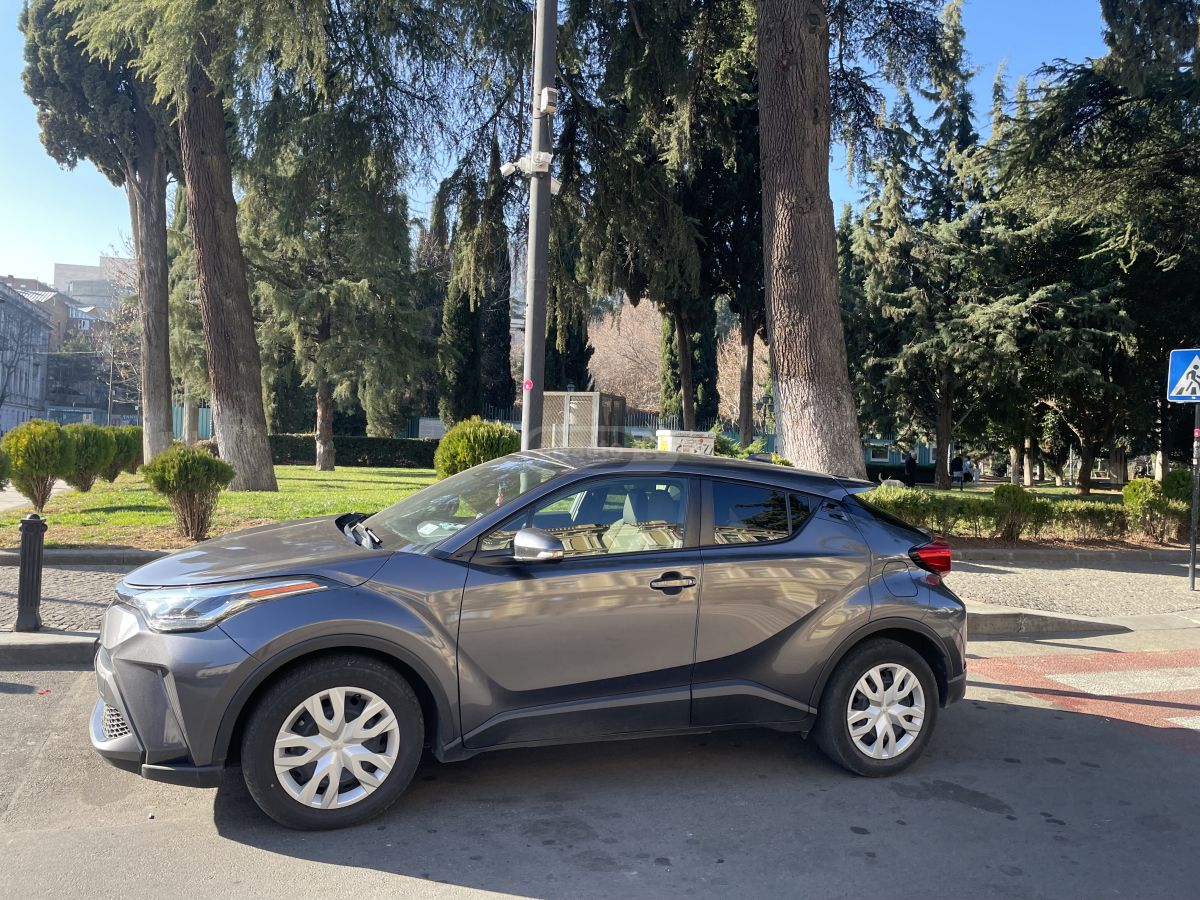 Toyota CHR - фото 1