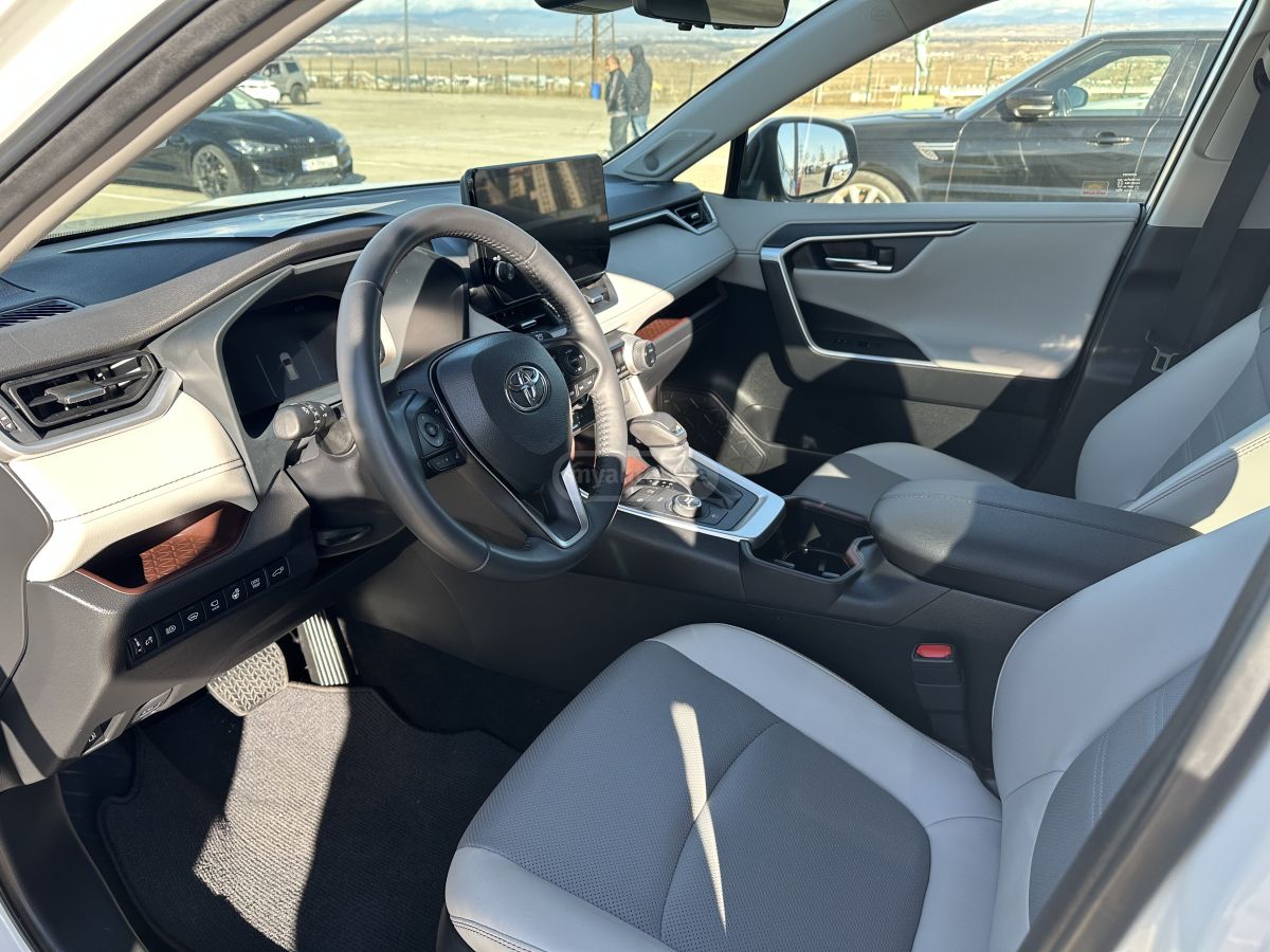 Toyota Limited 4dr All-Wheel Drive CV — миниатюра 5