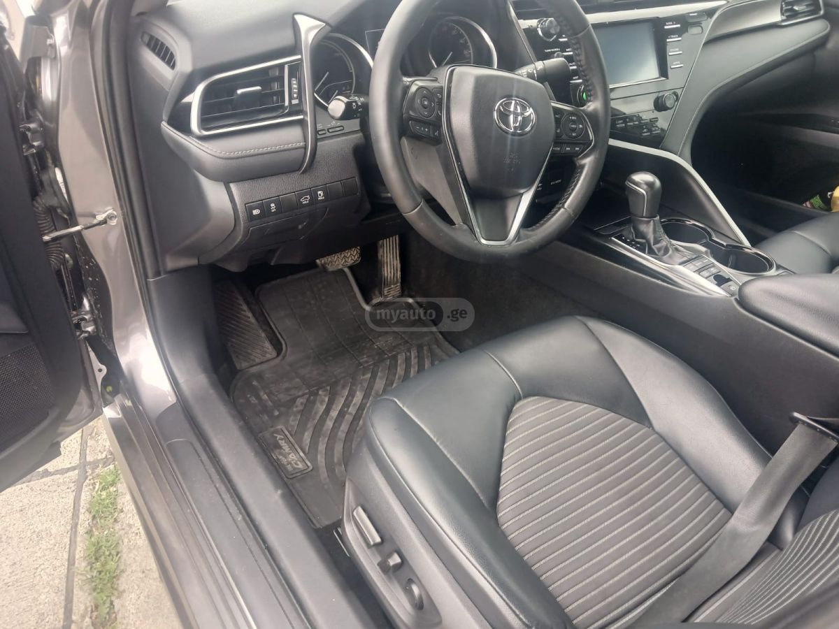 Toyota Camry - фото 5