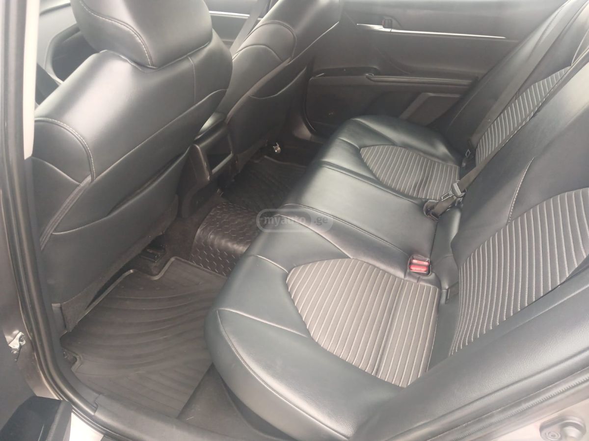 Toyota Camry - фото 6