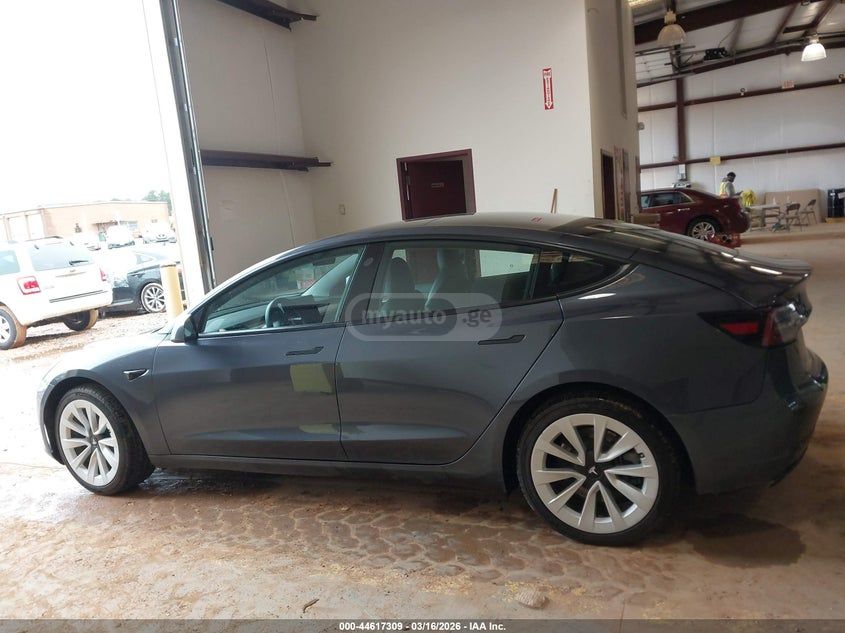 Tesla Model 3 - фото 11