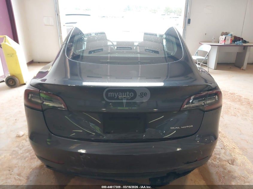 Tesla Model 3 - фото 13