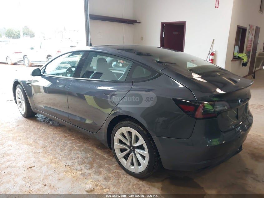 Tesla Model 3 - фото 2