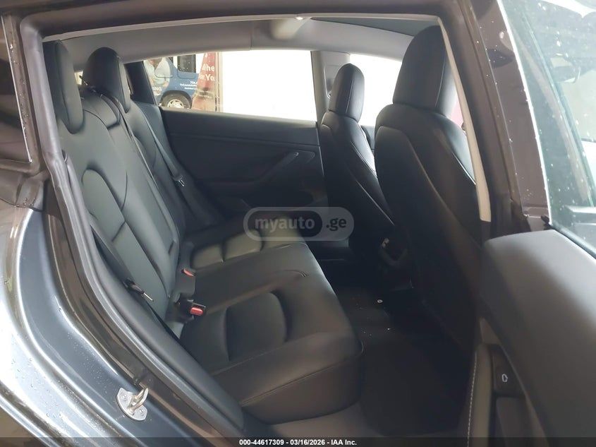 Tesla Model 3 - фото 7