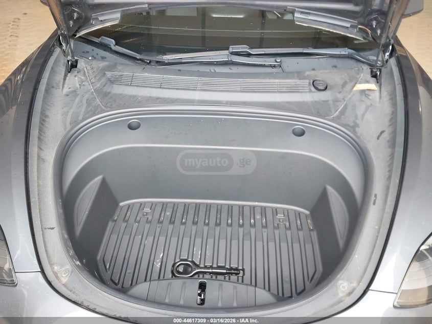 Tesla Model 3 - фото 8