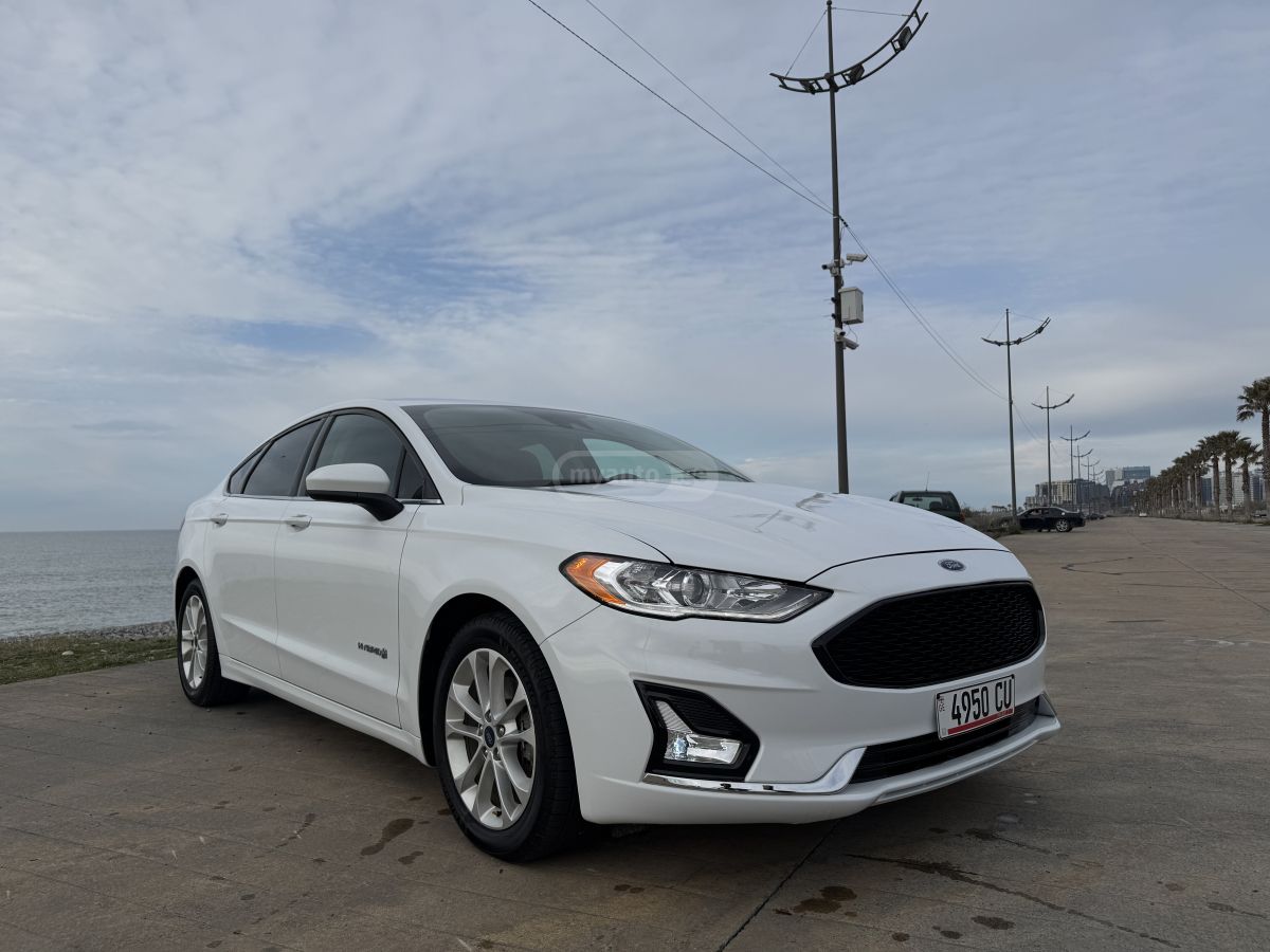 Ford Fusion - фото 1