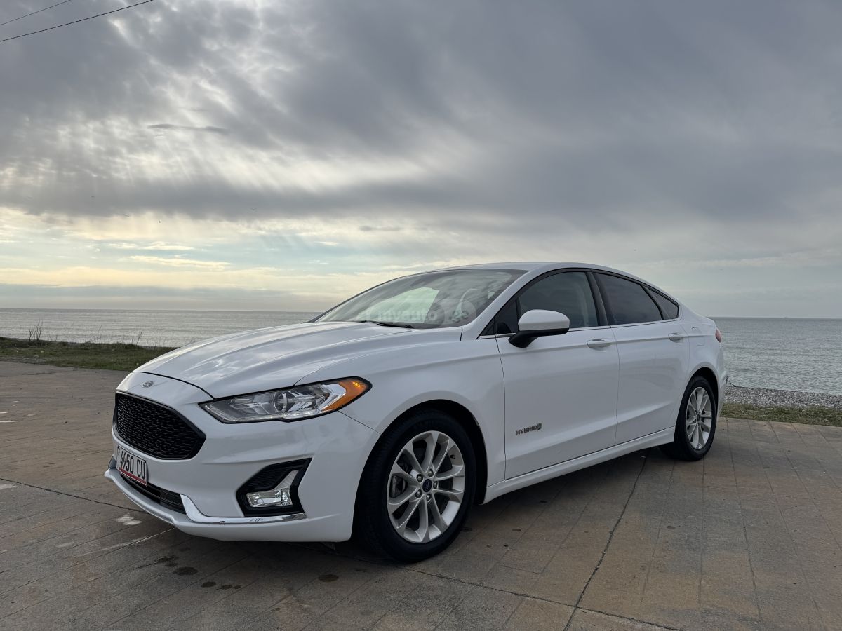 Ford Fusion - фото 2