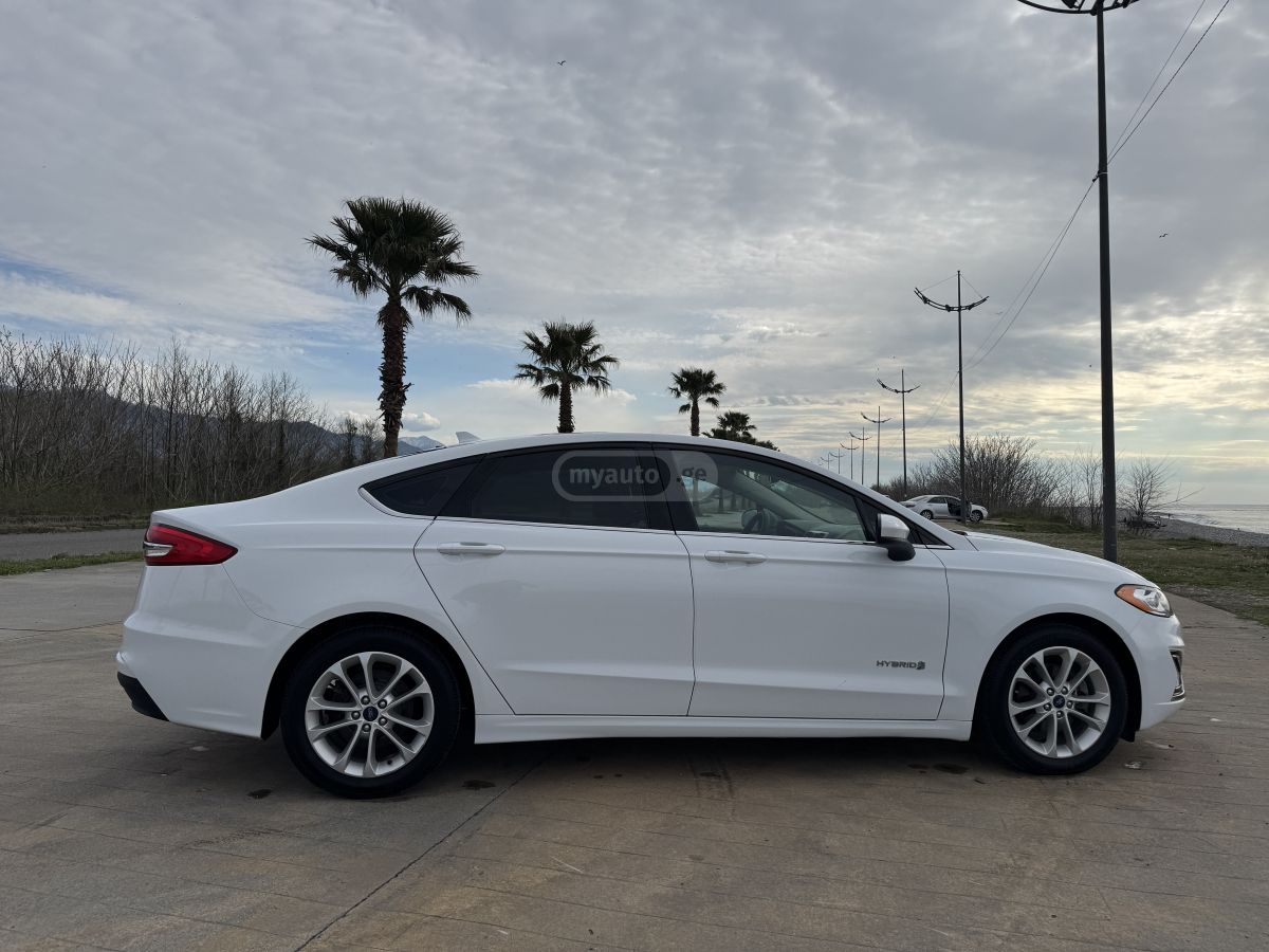 Ford Fusion - фото 7