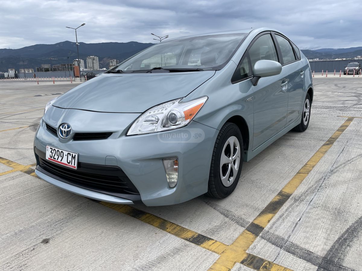 ToyotaPrius რესტაილინგი2014
