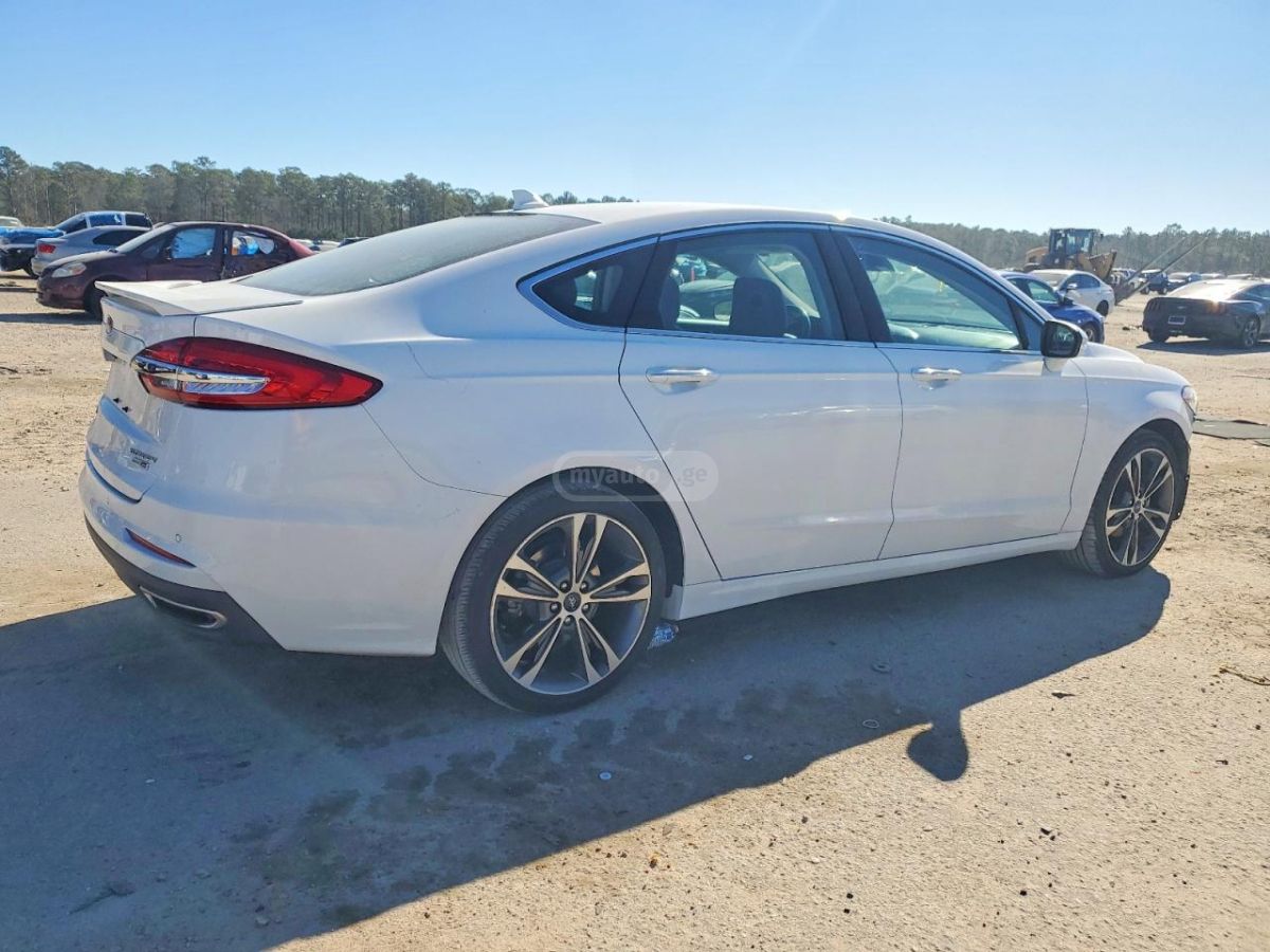 Ford Fusion - фото 1