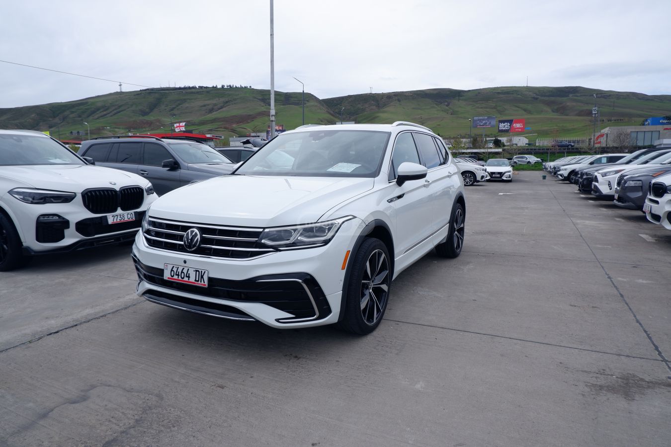 Volkswagen Tiguan - фото 1