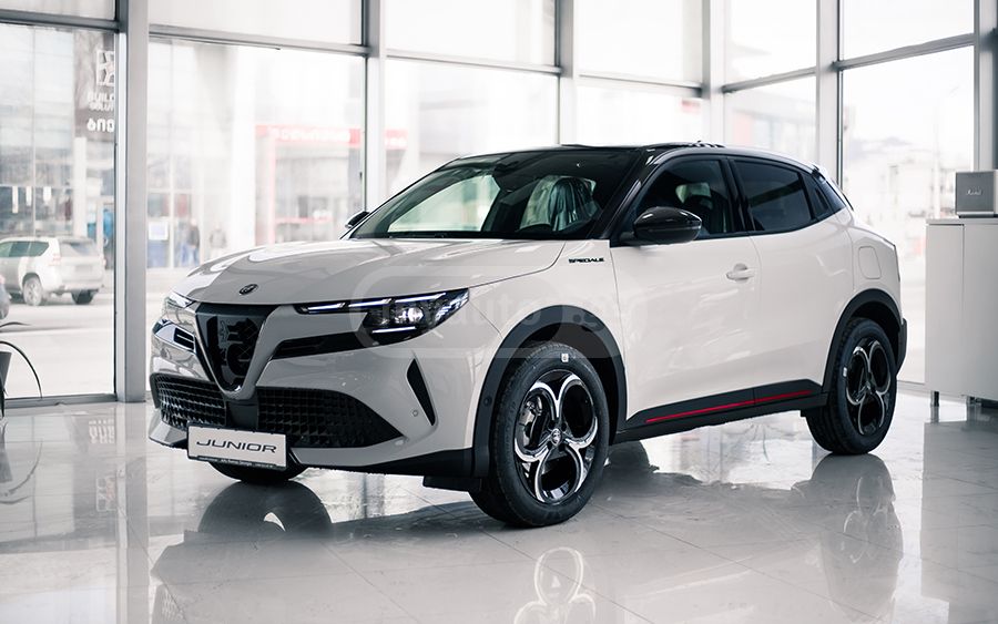 Alfa Romeo Junior 2025 — миниатюра 1