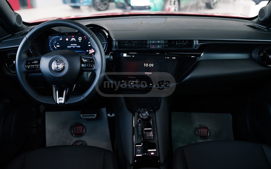 Alfa Romeo Junior 2025 — миниатюра 3