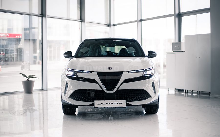 Alfa Romeo Junior 2025 — миниатюра 5